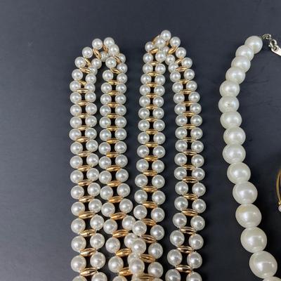 -191- COSTUME JEWELRY | Pearl Like Doupe Pieces