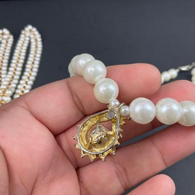 -191- COSTUME JEWELRY | Pearl Like Doupe Pieces