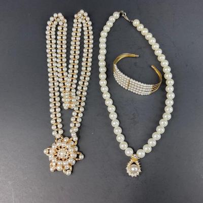 -191- COSTUME JEWELRY | Pearl Like Doupe Pieces