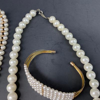 -191- COSTUME JEWELRY | Pearl Like Doupe Pieces