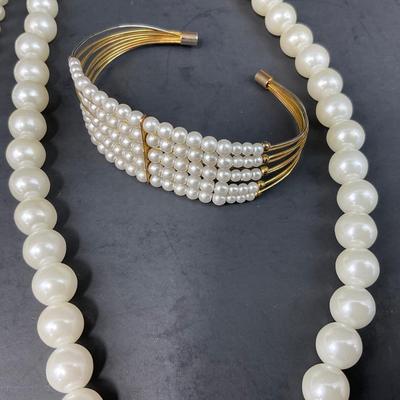 -191- COSTUME JEWELRY | Pearl Like Doupe Pieces