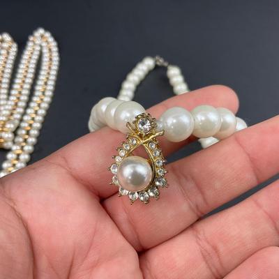 -191- COSTUME JEWELRY | Pearl Like Doupe Pieces