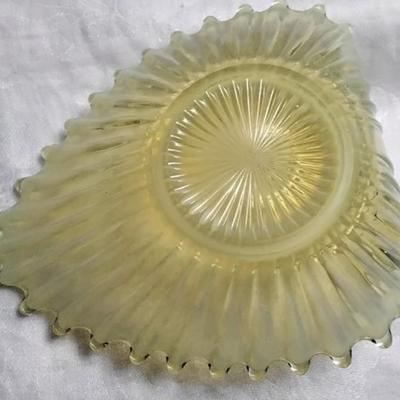 Rare Fostoria Heirloom Vaseline Glass 7" Bon Bon Dish #2729/135