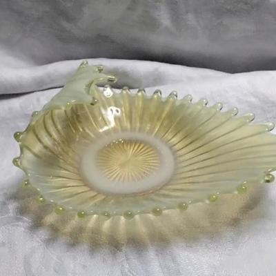 Rare Fostoria Heirloom Vaseline Glass 7" Bon Bon Dish #2729/135