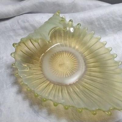 Rare Fostoria Heirloom Vaseline Glass 7" Bon Bon Dish #2729/135
