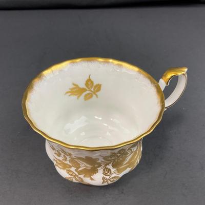 -193- COLLECTIBLE | Mismatched Set Of Cups & Saucers