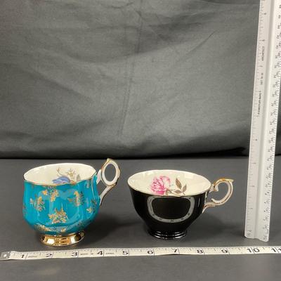 -194- COLLECTIBLE | Mismatched Set Of Cups & Saucers