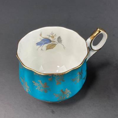 -194- COLLECTIBLE | Mismatched Set Of Cups & Saucers