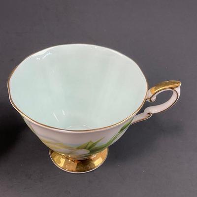 -195- COLLECTIBLE | Mismatched Set Of Cups & Saucers