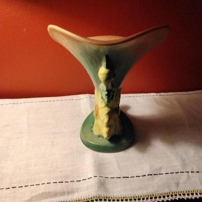 1942 Roseville Pottery Peony Cornucopia Vase, Shape 171-8, Coral Pink