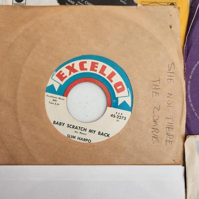 Large Lot Vinyl Records 45 RPM Motown Zombies Beach Boys Slim Harpo Moms Mabley Stylistics