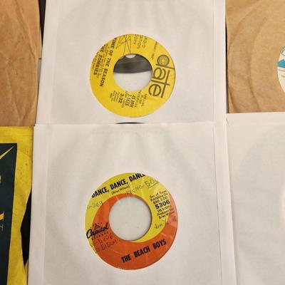 Large Lot Vinyl Records 45 RPM Motown Zombies Beach Boys Slim Harpo Moms Mabley Stylistics