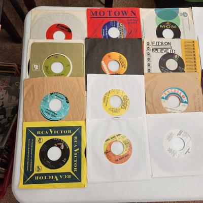Large Lot Vinyl Records 45 RPM Motown Zombies Beach Boys Slim Harpo Moms Mabley Stylistics