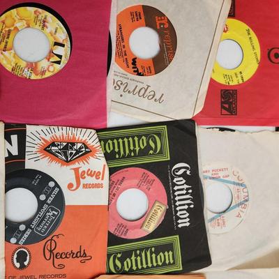 Table Lot of Vinyl Records 45RPM Fill your Jukebox Monkees The Animals, Marketts, Jack Smith