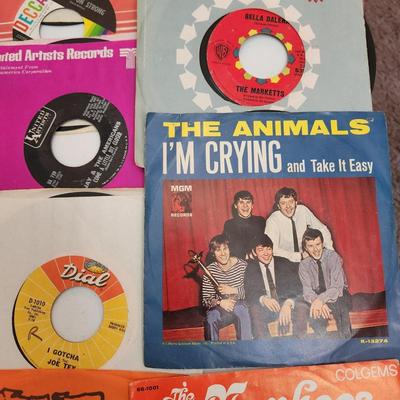 Table Lot of Vinyl Records 45RPM Fill your Jukebox Monkees The Animals, Marketts, Jack Smith