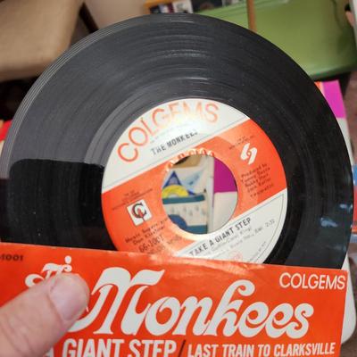 Table Lot of Vinyl Records 45RPM Fill your Jukebox Monkees The Animals, Marketts, Jack Smith