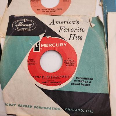 Table Lot of Vinyl Records 45RPM Fill your Jukebox Monkees The Animals, Marketts, Jack Smith