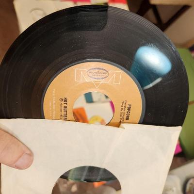 Table Lot of Vinyl Records 45RPM Fill your Jukebox Monkees The Animals, Marketts, Jack Smith