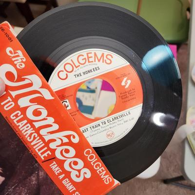 Table Lot of Vinyl Records 45RPM Fill your Jukebox Monkees The Animals, Marketts, Jack Smith