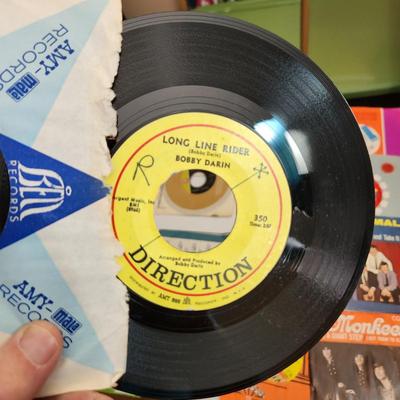Table Lot of Vinyl Records 45RPM Fill your Jukebox Monkees The Animals, Marketts, Jack Smith