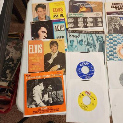 Vinyl Records 45RPM Lot Elvis Tremeloes Bread The Byrds Oliver Chuck Berry Zombies