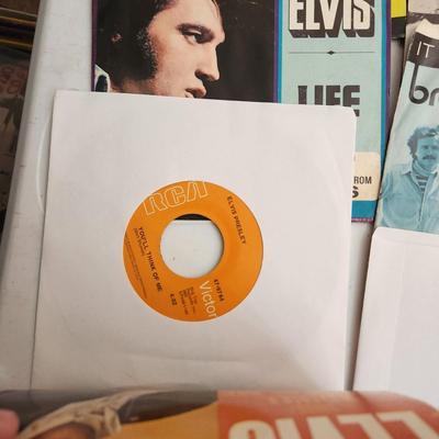 Vinyl Records 45RPM Lot Elvis Tremeloes Bread The Byrds Oliver Chuck Berry Zombies