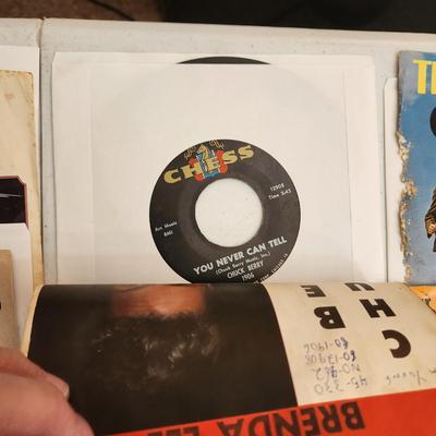 Vinyl Records 45RPM Lot Elvis Tremeloes Bread The Byrds Oliver Chuck Berry Zombies