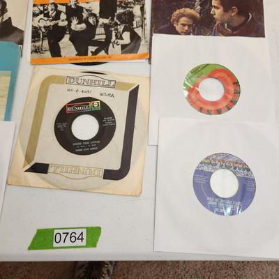 Vinyl Records 45RPM Lot Elvis Tremeloes Bread The Byrds Oliver Chuck Berry Zombies