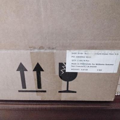 Botanical Wreath by WILLIAMS-SONOMA Dinner Plates NEW IN BOX (2 boxes total 8 plates)