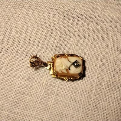 Habille Pendant Cameo 14k Gold With Diamond