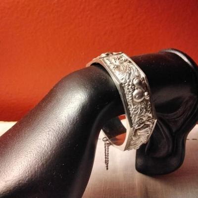 VERY RARE!! ROSAS DE PORTUGAL Silver Repousse Roses and Fruit Bangle Bracelet Circa 1940