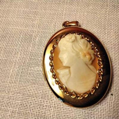 New Old Stock Cameo Locket 10K Gold FIlled