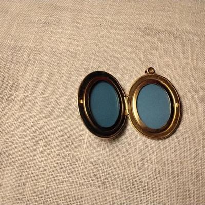 New Old Stock Cameo Locket 10K Gold FIlled