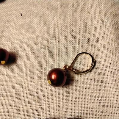 Perfect for the holidays! 19" Cranberry Pearl Necklace and Pearl Earrings Both 14 Gold Clasps