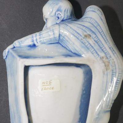 ANIQUE BLUE & WHITE PORCELAIN WASHINGTON SOUVENIR COIN TRAY FEATURING "PUNCH " ENGLISH STYLE CHARACTER
