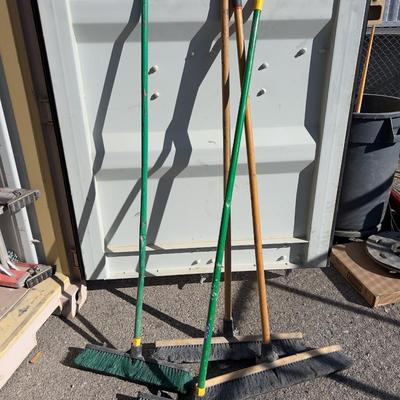4 Push Brooms