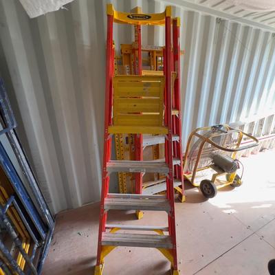 Werner 4 Foot Podium Platform Ladder Orange. 