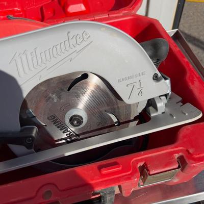 Milwaukee 7-1/4" Circular Saw with Hard Case 