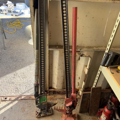2 High Lift Jacks 