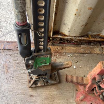 2 High Lift Jacks 