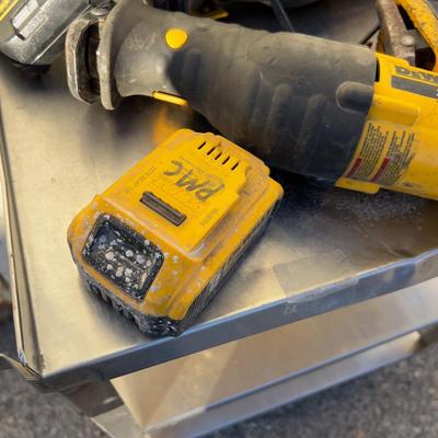 DeWalt Saws 20 Volt with One Battery and Charger
