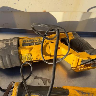 DeWalt Saws 20 Volt with One Battery and Charger