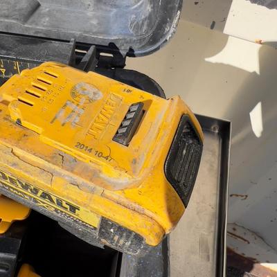 DeWalt Cordless Laser Level w/Accessories
