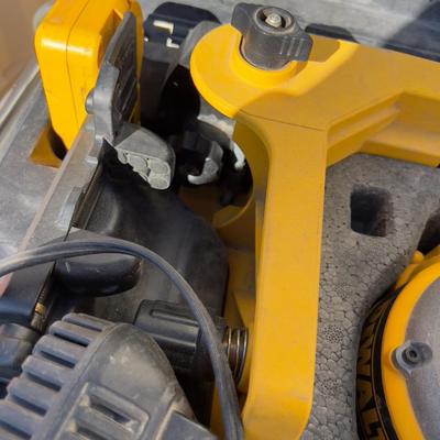 DeWalt Cordless Laser Level w/Accessories