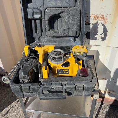 DeWalt Cordless Laser Level w/Accessories