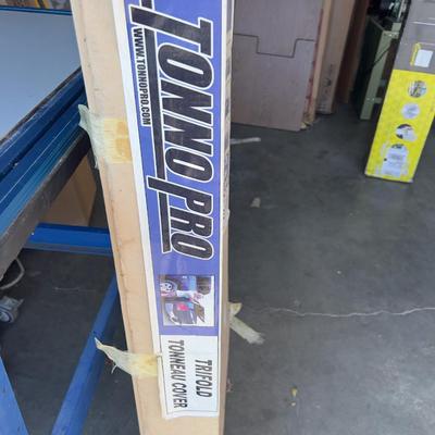 Tri-Fold TONNEAU TONNO PRO 