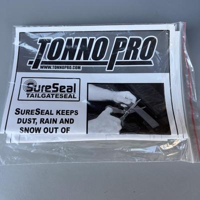 Tri-Fold TONNEAU TONNO PRO 