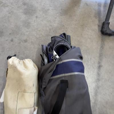 2 Folding Chairs 