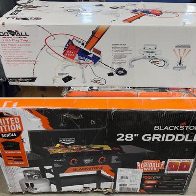 Dovall  Out Doors Clay Trap Launcher  USA, NEW in the Open Box. 