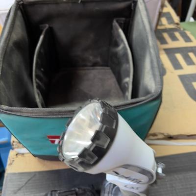 Makita  18 Volt Lithium ION Flash Light with Nice Carrying Care